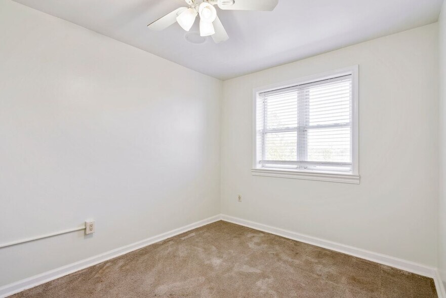 Building Photo - 966 Mt Olivet Rd NE