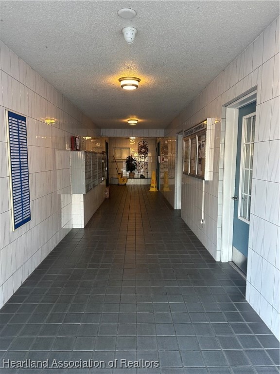 Building Photo - 2131 Lakeview Dr