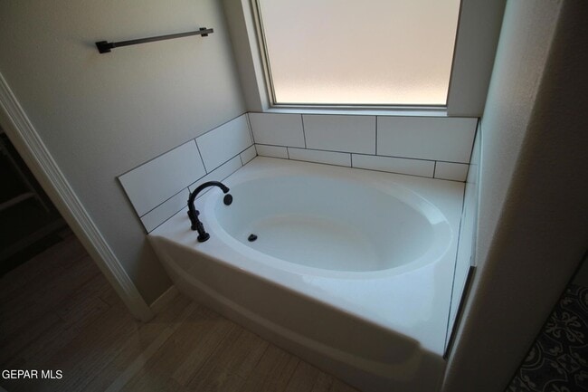 Building Photo - 509 Cedarwood Ave