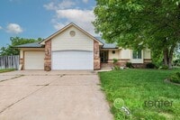 Building Photo - Beautiful, Rare 6 bedroom 3 bath house!