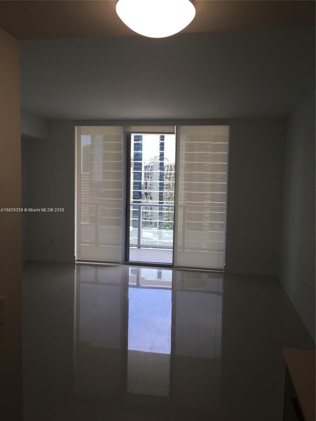 Building Photo - 1300 Brickell Bay Dr
