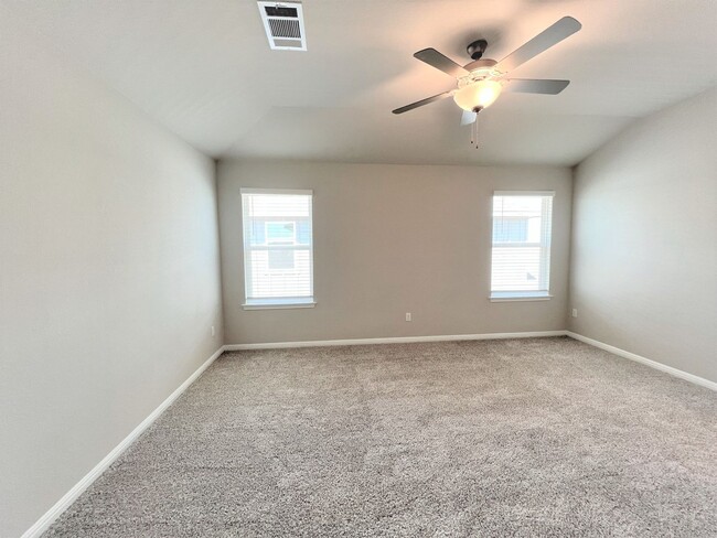 Building Photo - 3/2.5  Home + Office near downtown Hutto