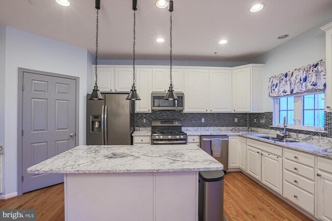 Building Photo - 9300 Summit View Way