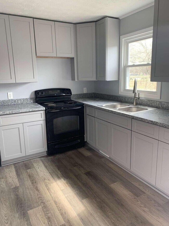 Building Photo - 2 Georgia Ave