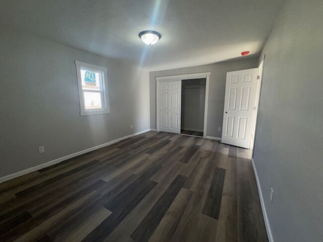 Building Photo - Fully renovated!