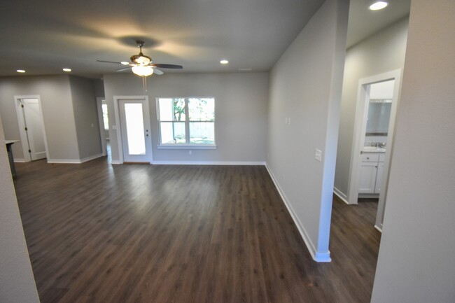 Building Photo - Gorgeous 4 Bedroom, 2 Bathroom Home in Far...