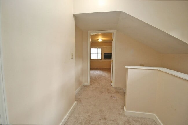 Building Photo - PRE-LEASE for July 2026 - 5 Bedroom, 2.5 Bathroom in Melrose Heights!