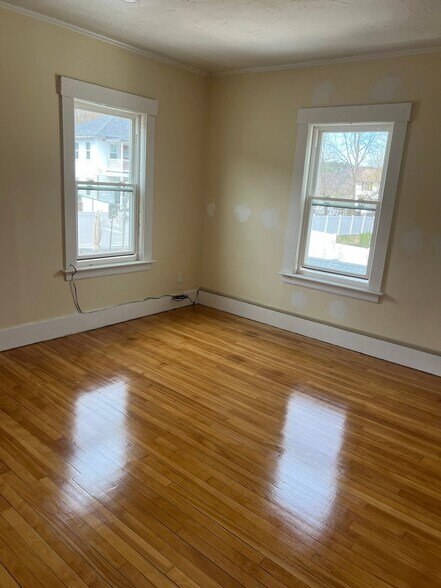 Building Photo - 205 Rollstone St