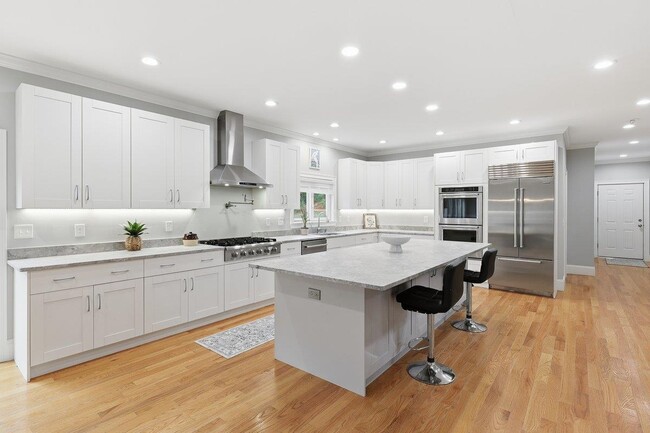 Building Photo - 22 Austin Ln