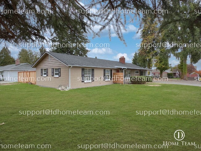 Building Photo - "Charming 4-Bed Haven in Tacoma with Spaci...