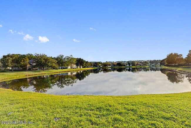 Building Photo - 813 W American Eagle Dr