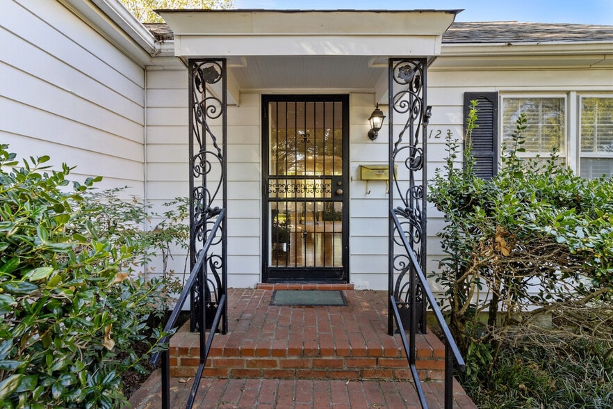 Building Photo - 123 Palisade St