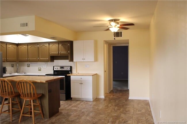 Building Photo - 2600 S Kanner Hwy