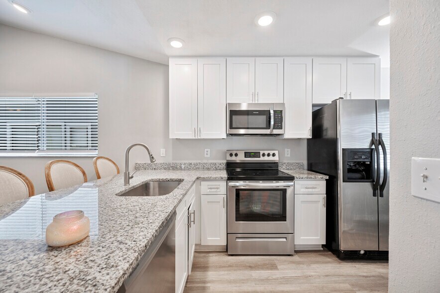 Kitchen- granite and stainless steel - 3568 Raintree Ln