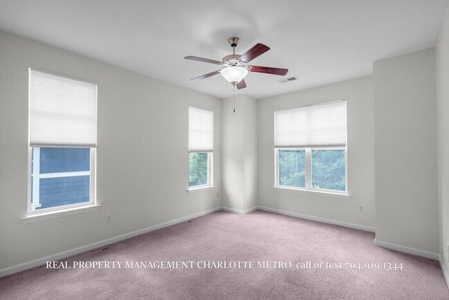 Building Photo - Charming 2 Bed, 2 Bathroom city Retreat Near Uptown Charlotte & Greenway Access