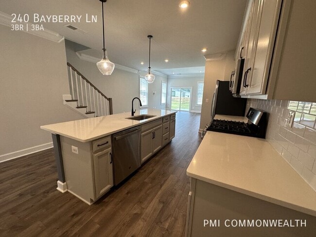 Building Photo - 240 Bayberry Ln
