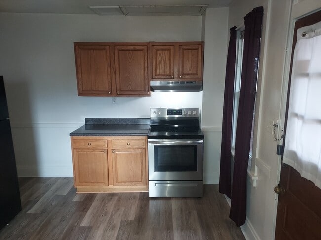 Building Photo - 143 S Spring Ave