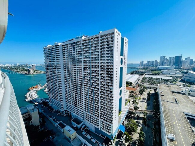 Building Photo - 1750 N Bayshore Dr