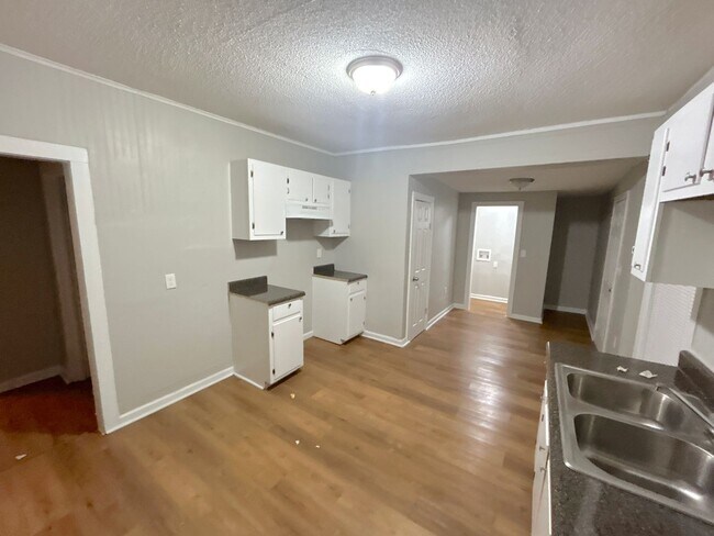 Building Photo - 2100 Stovall Ave