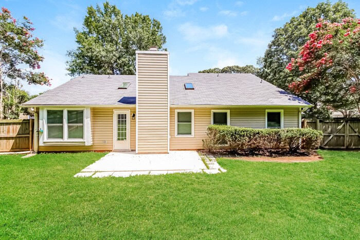 Building Photo - 7 Poppy Meadow Ln