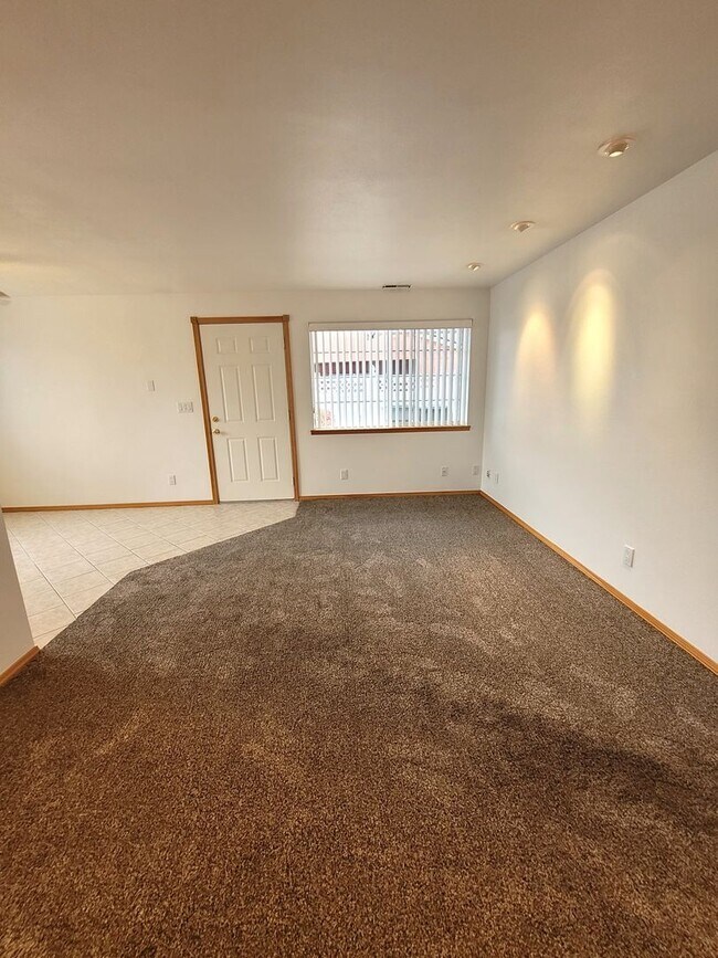 Building Photo - 905ab