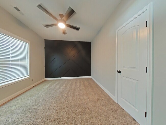 Building Photo - 171 Tellmont St