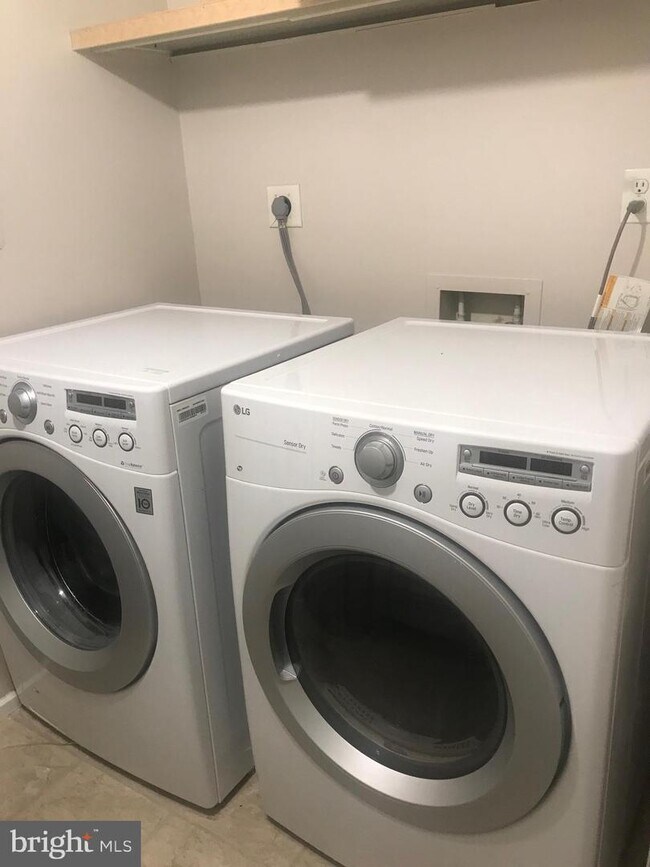 Building Photo - 2817 Jermantown Rd