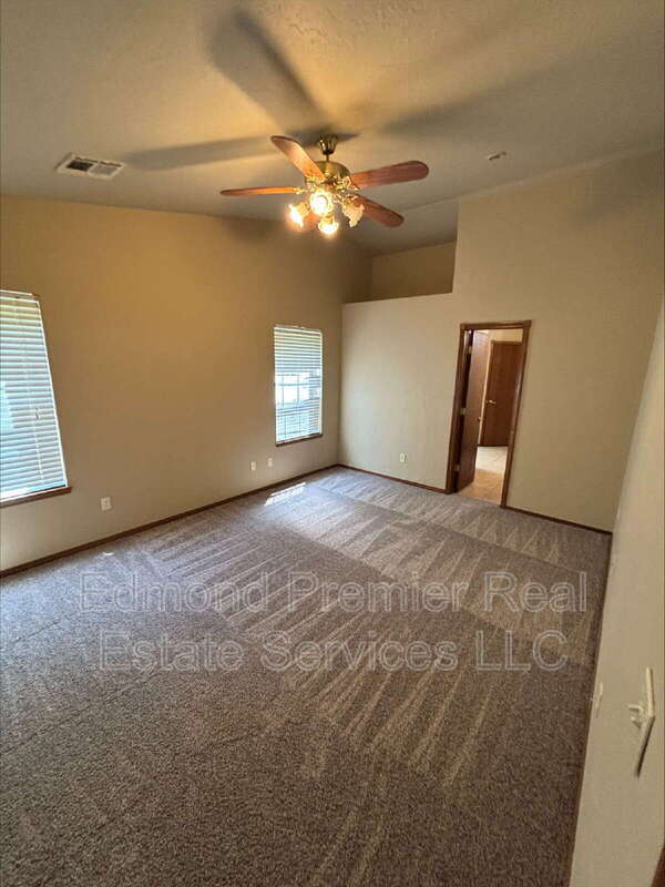 Building Photo - 213 Willow Branch Rd