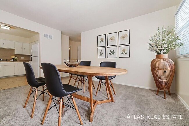 Building Photo - 906 SE 3rd Terrace