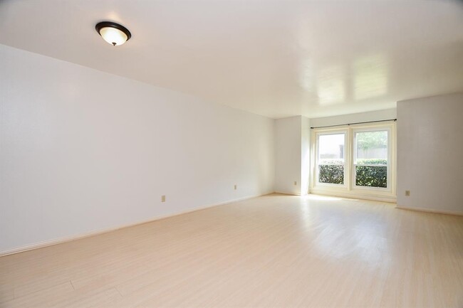 Building Photo - 14535 Still Meadow Dr
