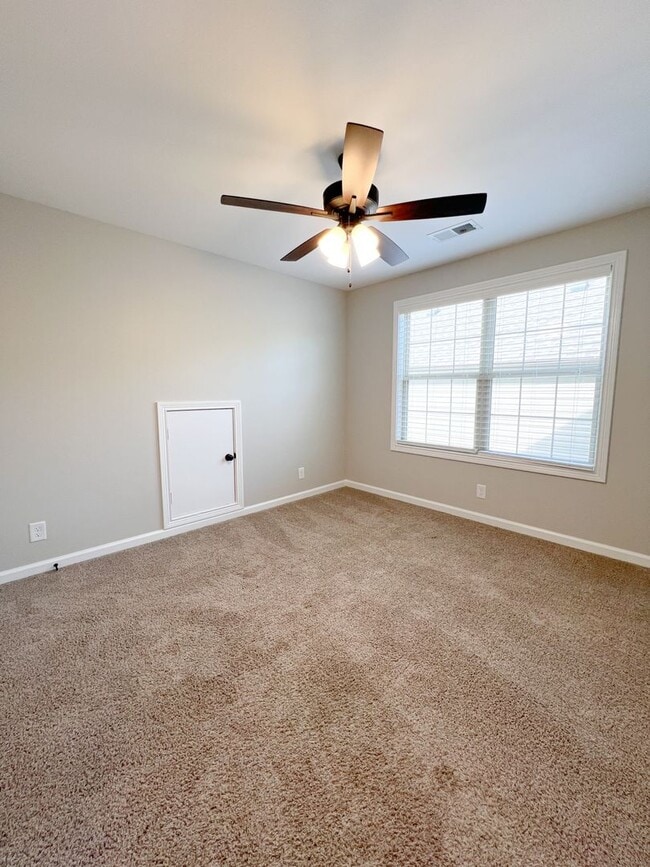 Building Photo - Must See-Stunning 5-Bedroom Home in 37043!!