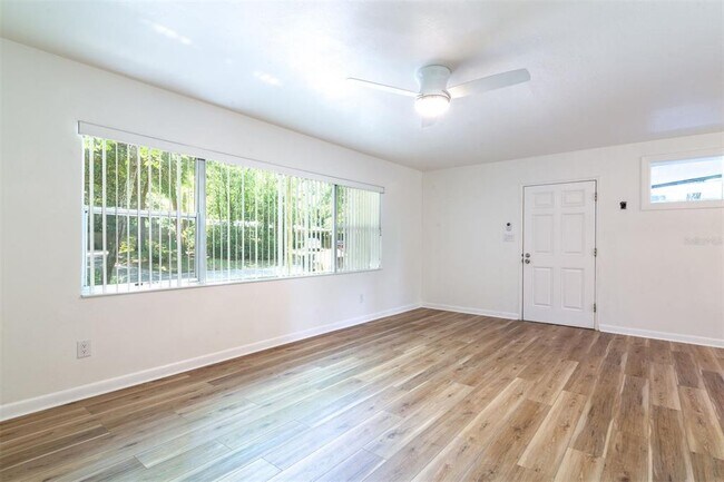 Building Photo - 600 NW 36th Dr