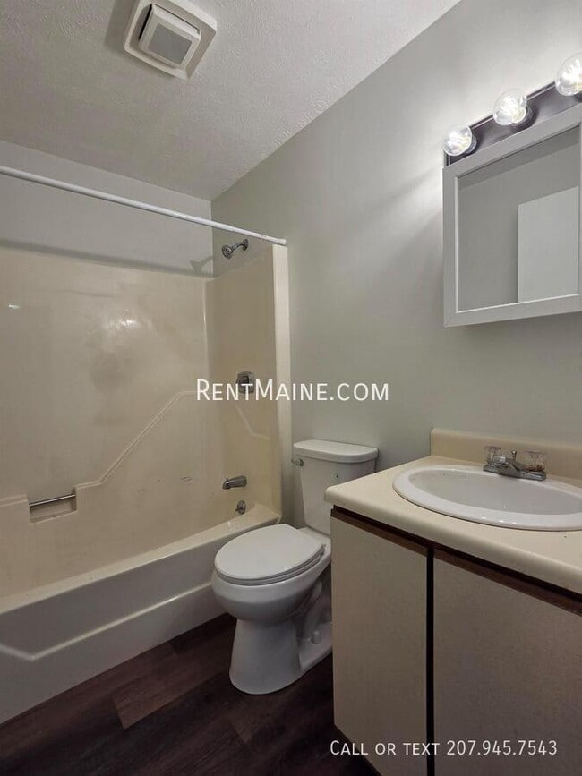 Building Photo - 20 Tall Pines Dr