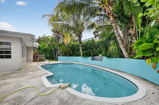 Building Photo - 113 Park Ln E