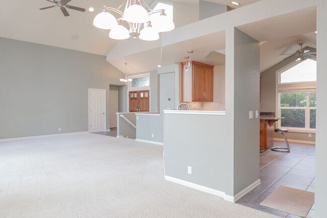 Building Photo - 3345 Bentley Ave