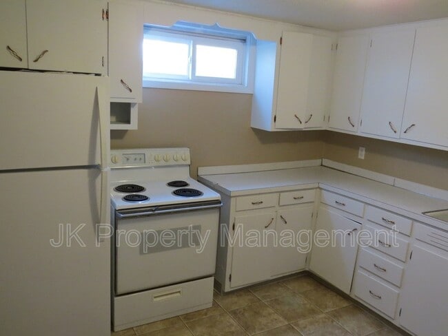 Building Photo - 520 21st Ave NE