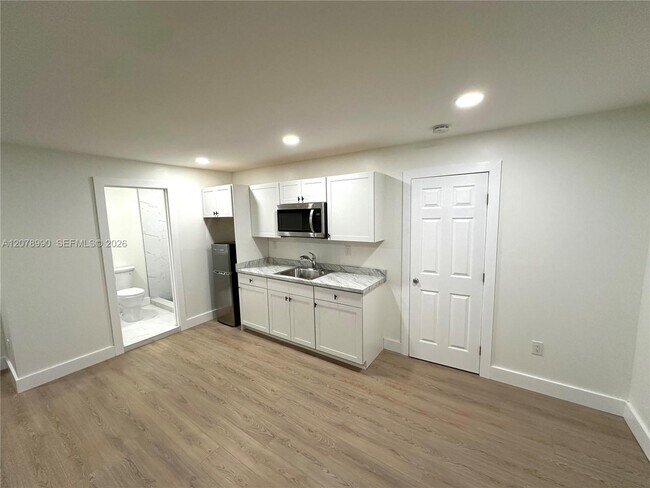 Building Photo - 2120 SW 83rd Ave