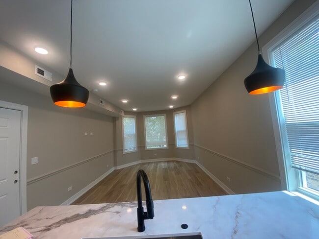Building Photo - 2934 N Avers Ave