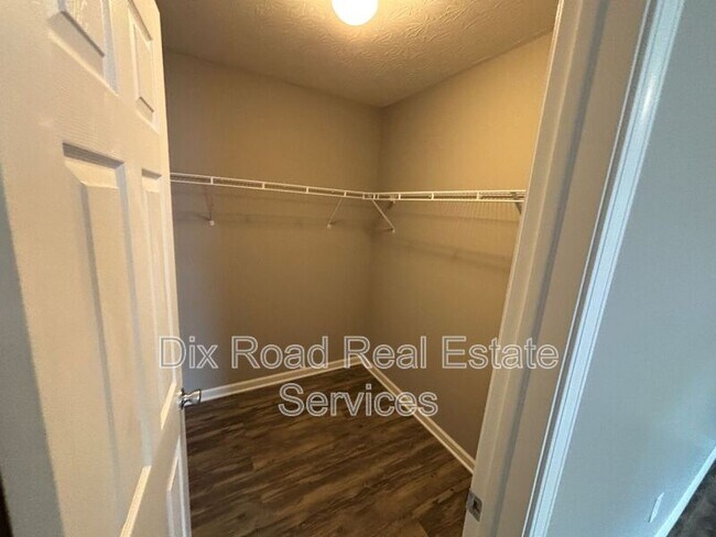 Building Photo - 209 Wexford Dr