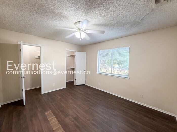Building Photo - 1901 Ridgetop Dr
