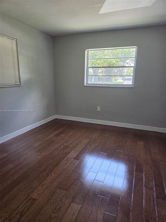 Building Photo - 6185 SW 43rd St