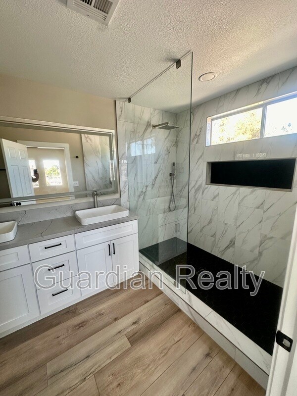 Building Photo - 275 Adorno Dr