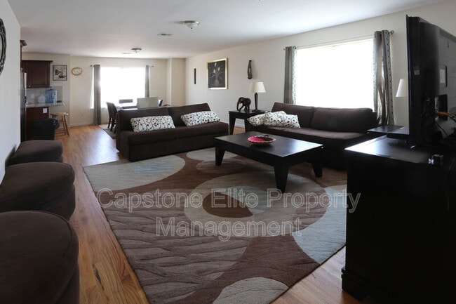 Building Photo - 255 - 257 NJ Railroad Ave #2