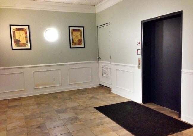 Building Photo - Fantastic Northern Liberties Parkview Condo