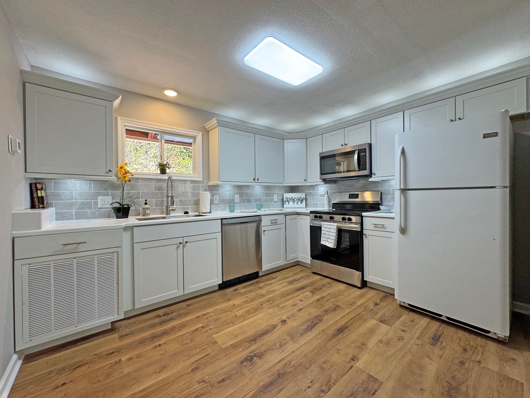 Modern Kitchen with Shaker Cabinets, Solid Surface Counters, Stainless Appliances - 7942 New Hope Rd