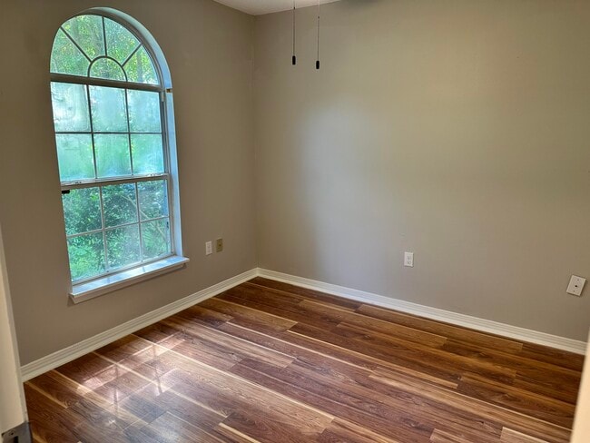 Building Photo - 2987 Windsor Cir
