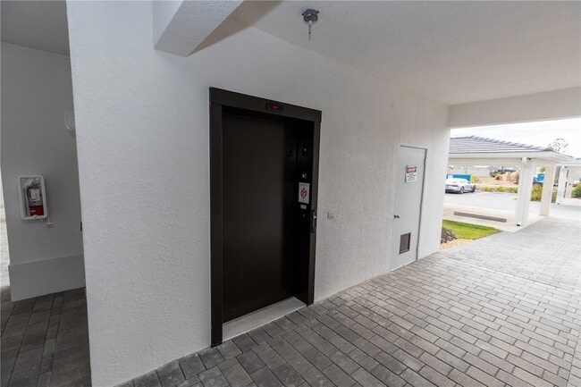 Building Photo - 15375 Grn Acrs Ave