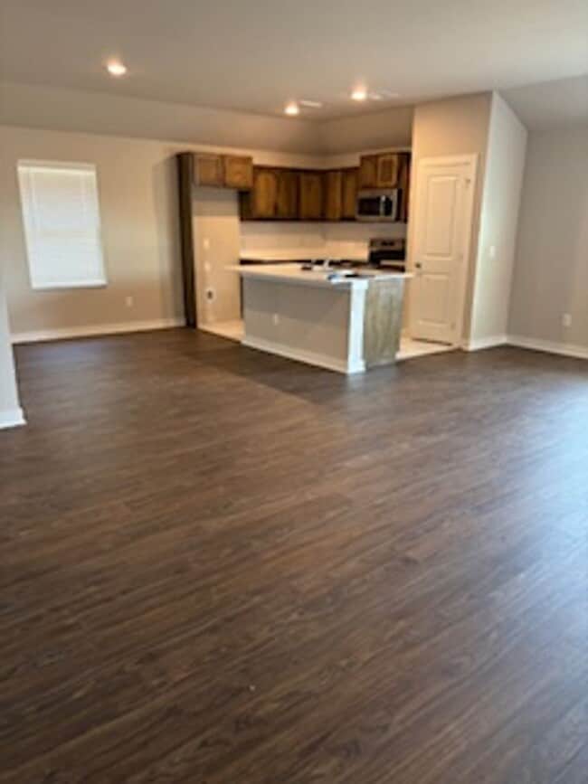 Building Photo - Must See!! First Month Free!