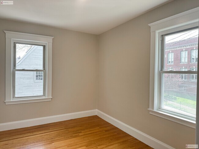 Building Photo - 14 Oakton Ave