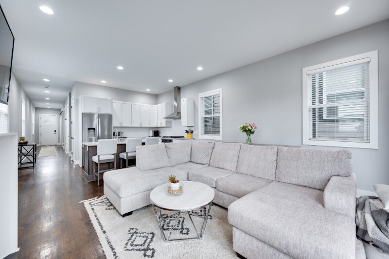 Building Photo - 338 Vivelle Ave